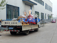 福瑞得機(jī)械手扶壓路機(jī)、框架整平機(jī)已成功裝車及時(shí)發(fā)貨